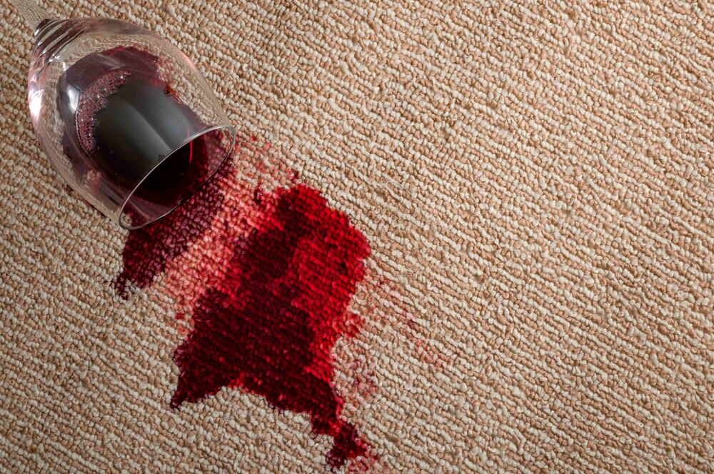 Tache de vin rouge sur tapis – détachage ciblé